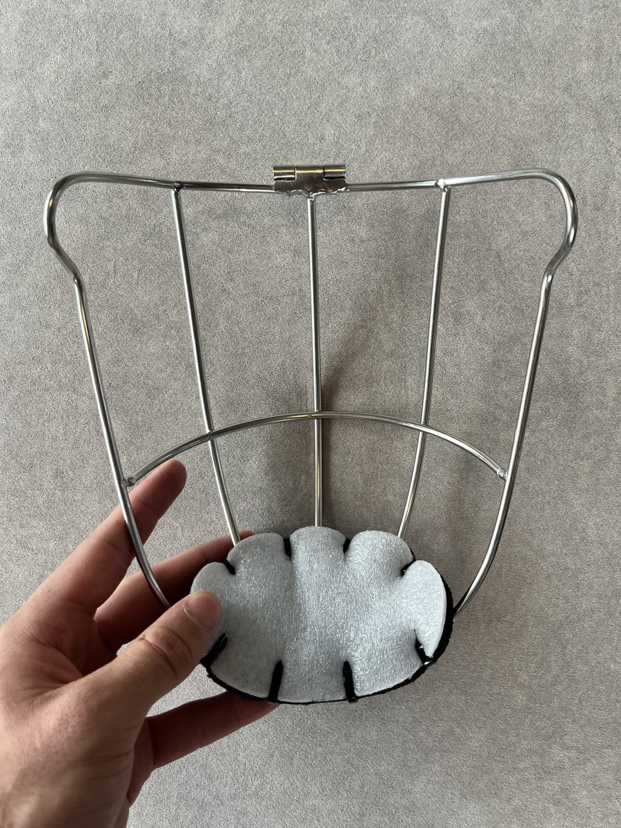 Kilkenny hurling faceguard with twotone chinpiece, photo 3 of 6