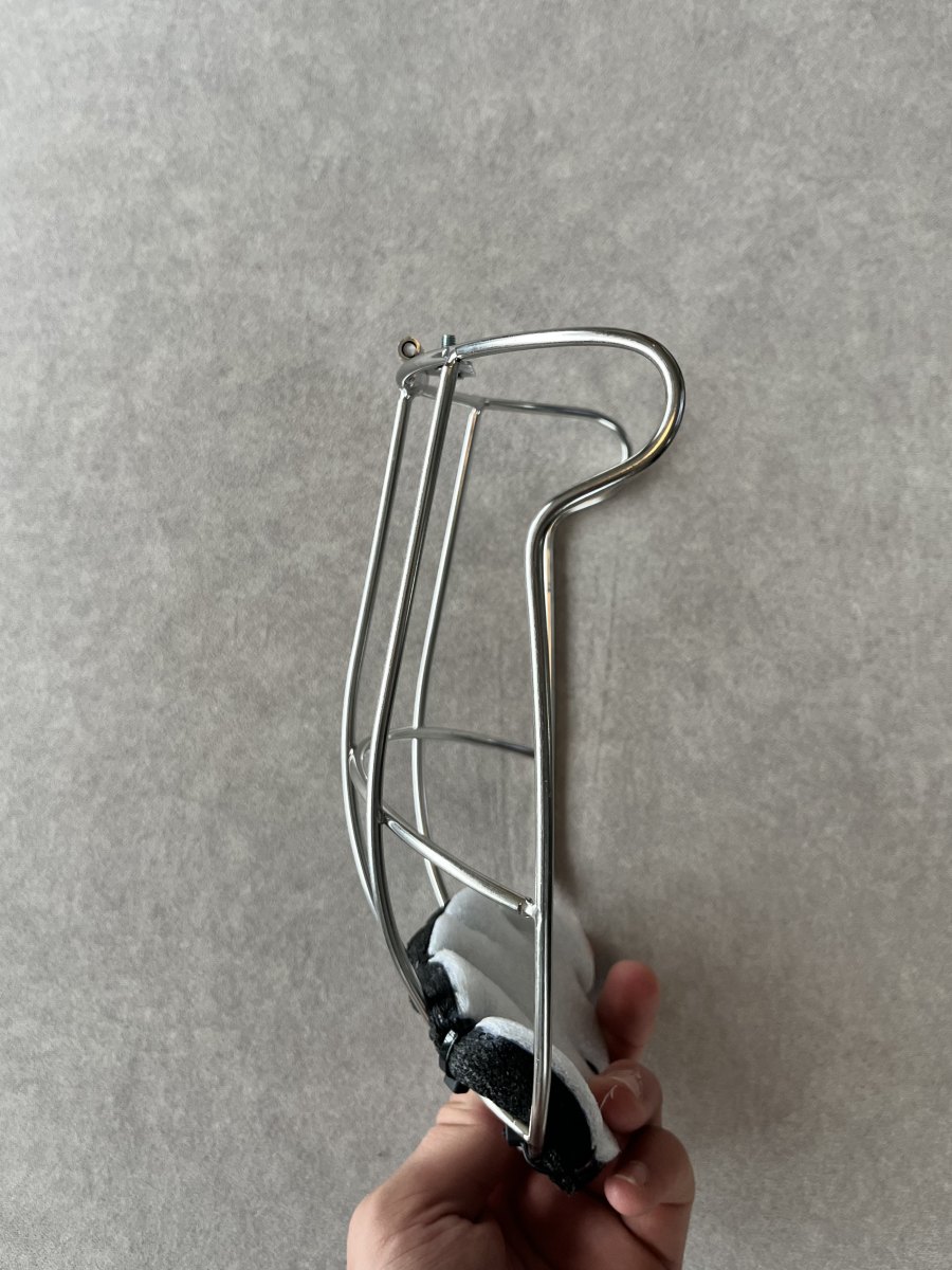 Kilkenny hurling faceguard with twotone chinpiece, photo 4 of 6