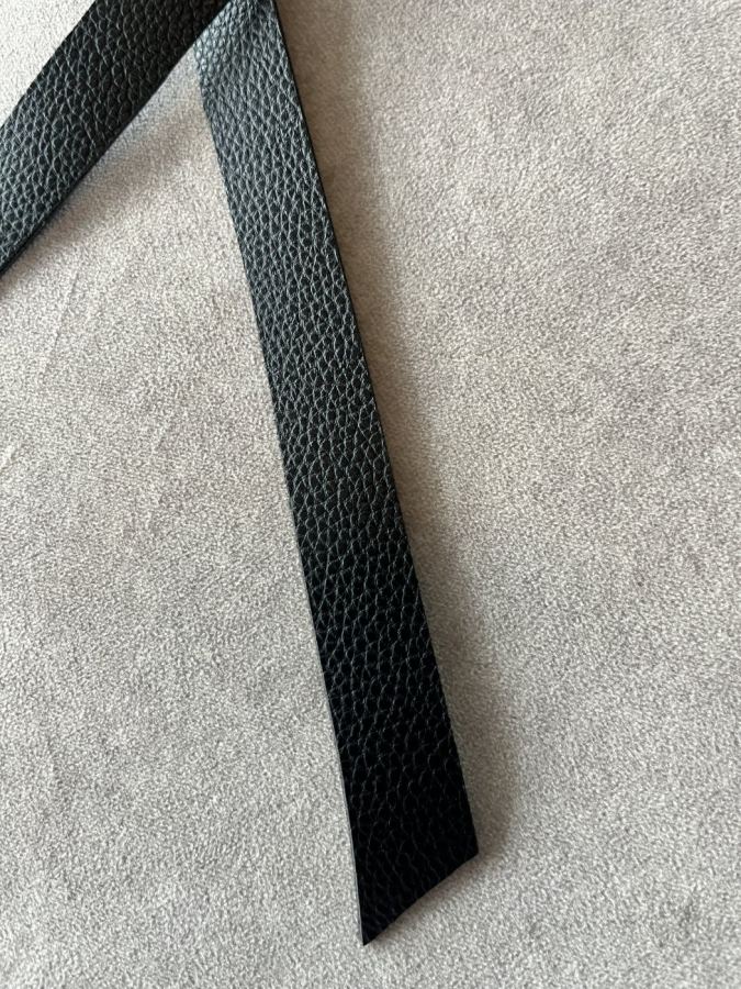 Black leather straps for a hurling helmet, photo 3 of 4