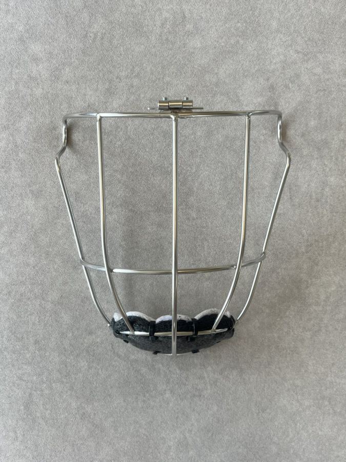 Thurles hurling faceguard with twotone chinpiece, photo 2 of 7