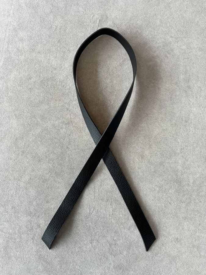 Black leather straps for a hurling helmet, photo 2 of 4