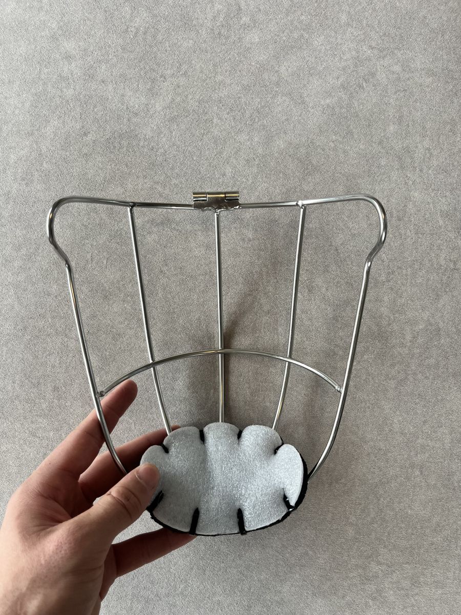 Kilkenny butterfly hinge hurling faceguard with twotone chinpiece, photo 3 of 6